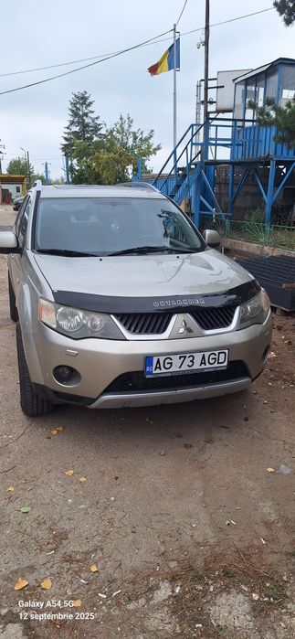 Vând Mitsubishi Outlander