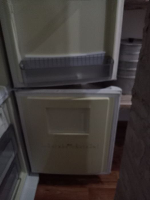 Продам холодильник ariston