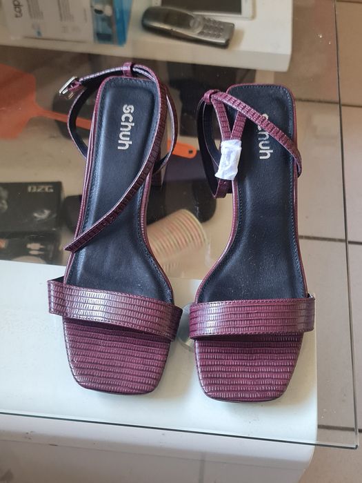 Sandale Schum noi