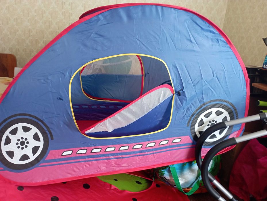 Детски палатки - кола и ягодка, и кошове за играчки