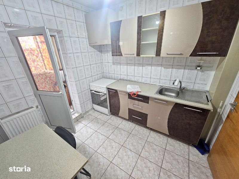 Gorjului Moinesti Scoala 309 Et.4 Decomandat 50mp Liber Contorizat Me