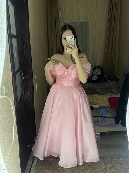 Продам платье новое