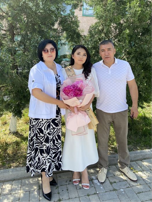 Белое,длинное платье.