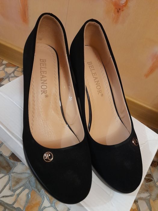 Продам женские туфли