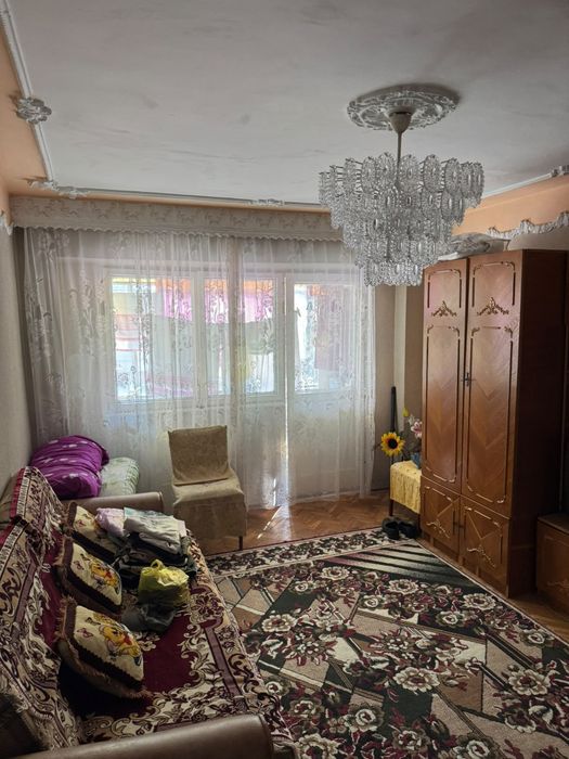 Vand apartament 2 camere docomandat