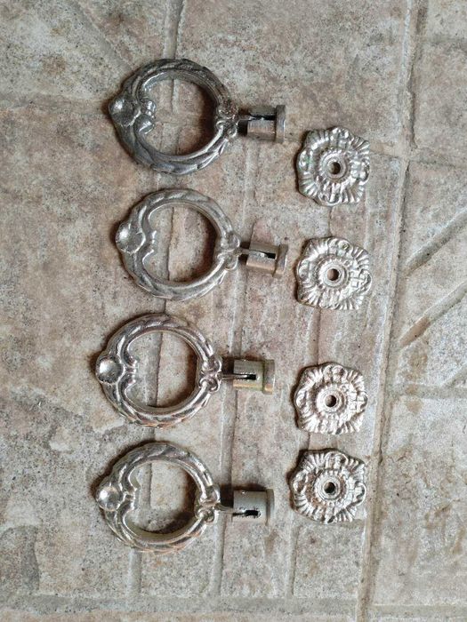 Дръжки за шкафове