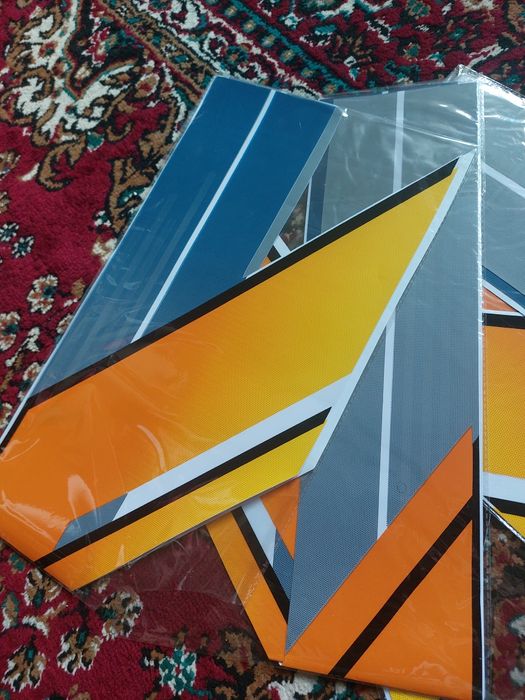 Дамас наклейкаси янгича