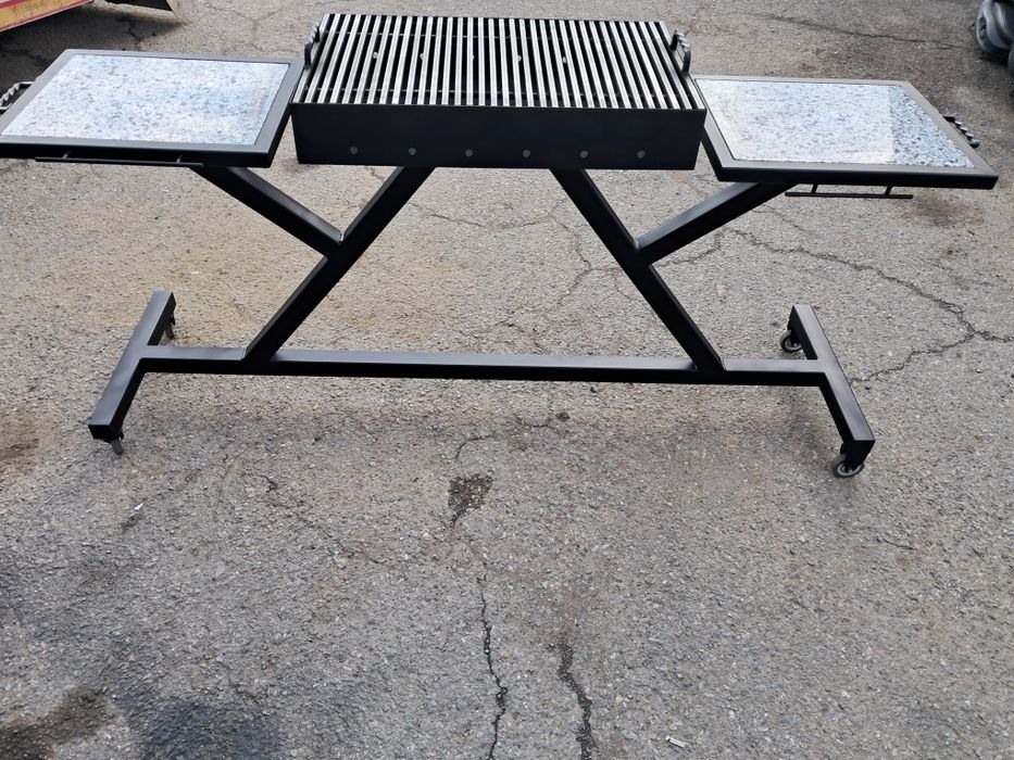 Барбекю на дърва и въглища