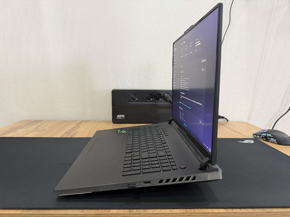 ASUS rog strix scar G823JY