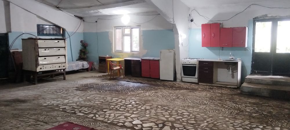 Бино ижорага берилади 300м2.