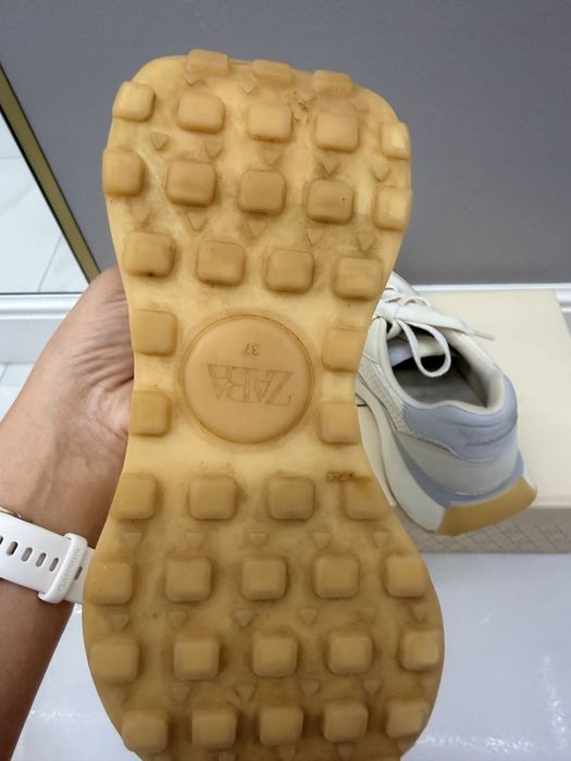 Кроссовки женские