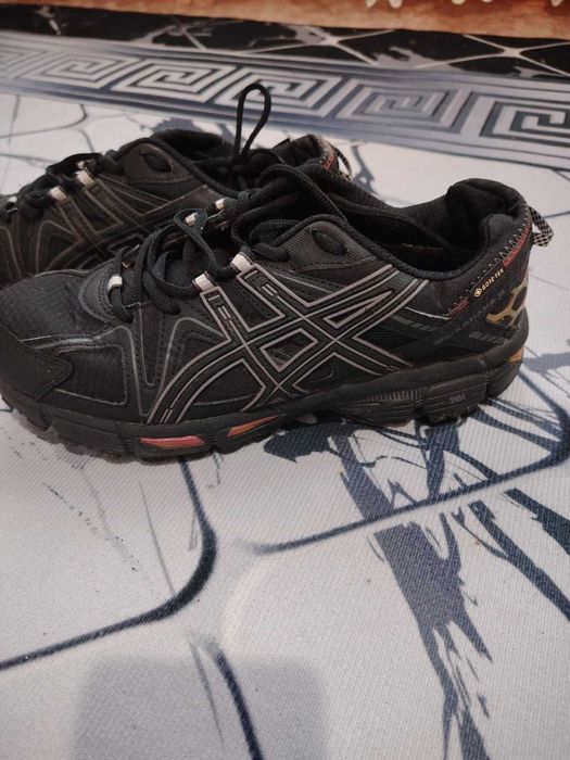 Продам кроссовки Asics
