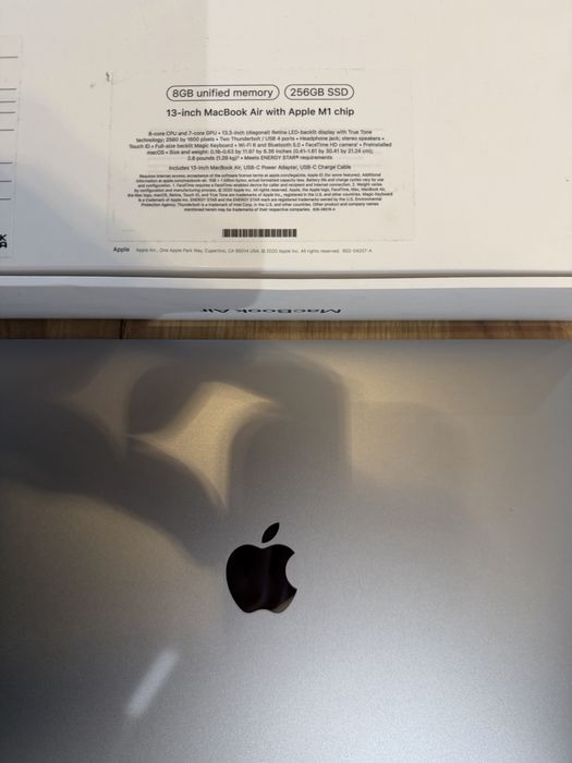 MacBook Air 13” 2020 M1 Chip 8GB RAM 256GB SSD