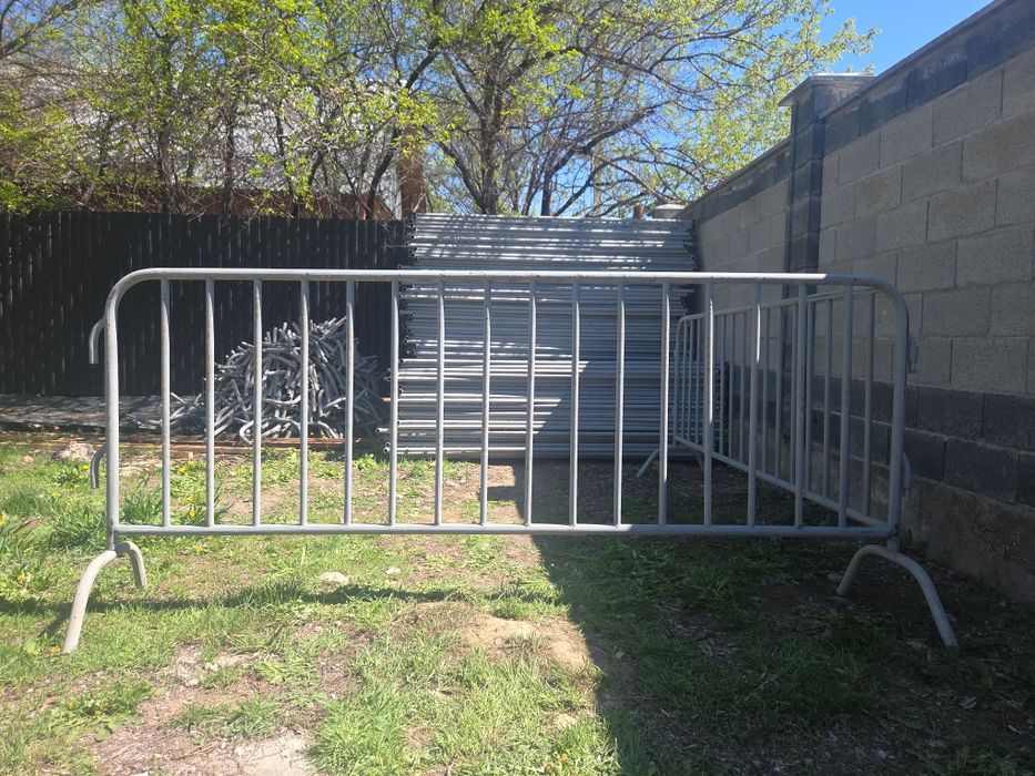 Сдам в аренду фан барьеры 150 шт !