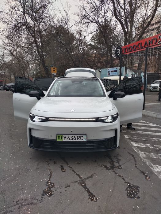Elektromobil toliq Leapmotor C 10