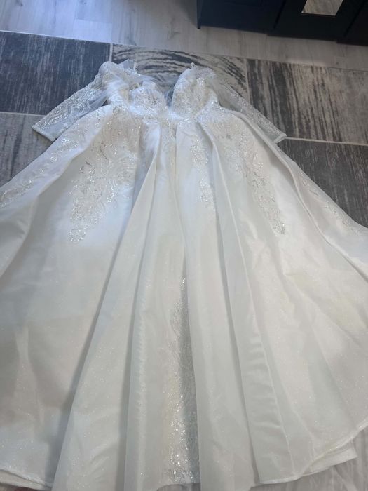 Vând rochie mireasa+costum de ginere