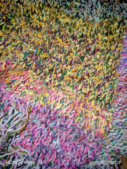 Ръчно изплетен пухкав зимен шал