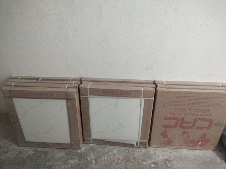 11 pachka kafel xamda 3 qop albastir sotiladi