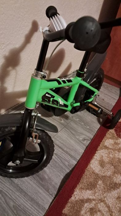 Vând  bicicleta de copil