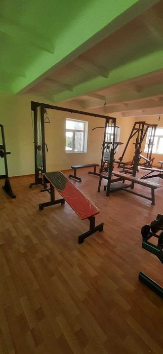 Fitnes zal anjomlari sotiladi