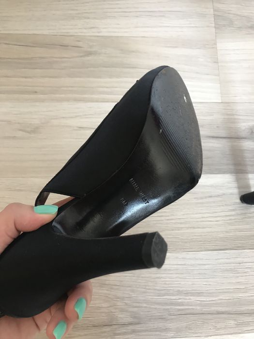 Sandale satin , 38,5, cu accesoriu si fundita