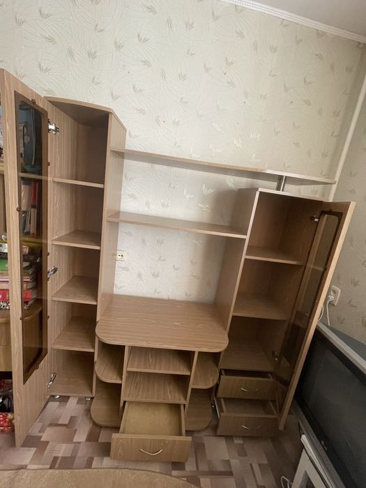 Небольшая компактная стеночка