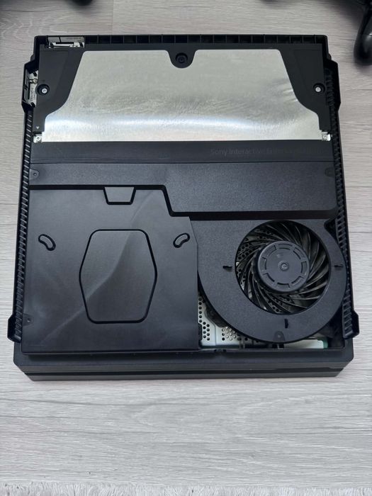 Ps4 pro със 7 игри