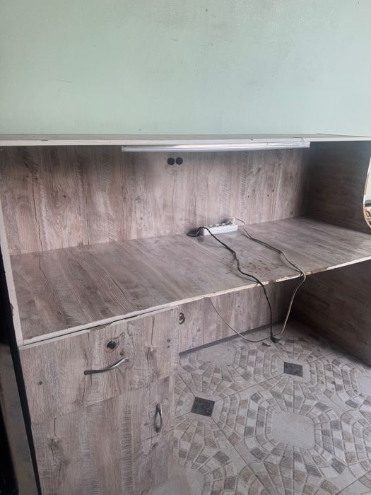 Шкаф для ремонта телефонов или регистратуры