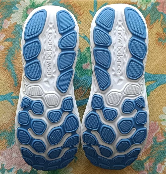 Маратонки NEW BALANCE FuelCell Propel v4 размер 44 и NEW BALANCE Evoz v3 размер 43. Нови.