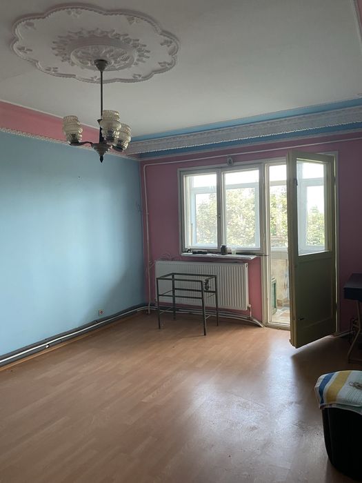 Vind apartament cu 3 camere decomndate