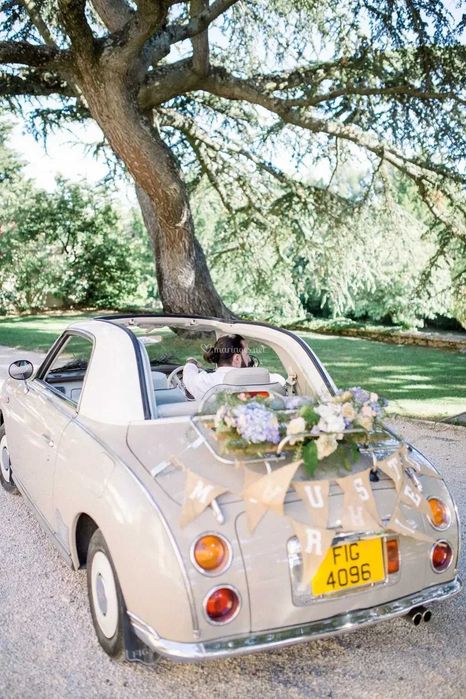 Nissan Figaro pentru evenimente - masina retro