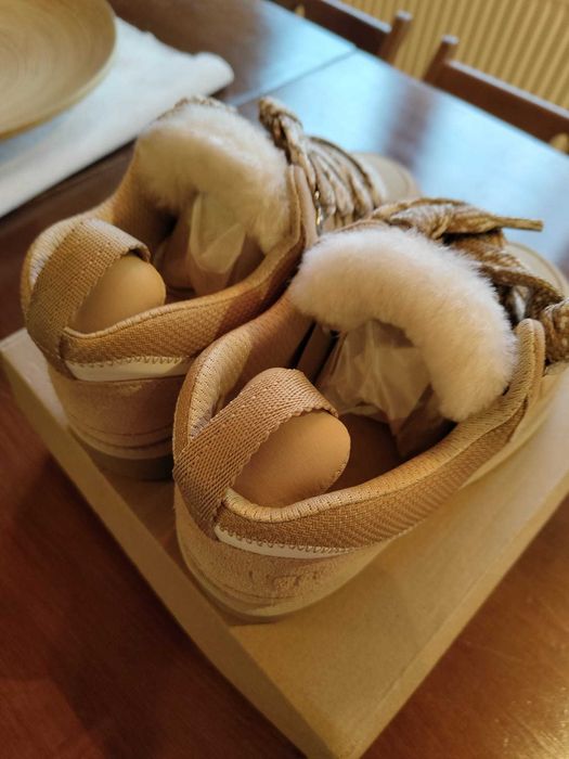 UGG Lowmel culoare Sand