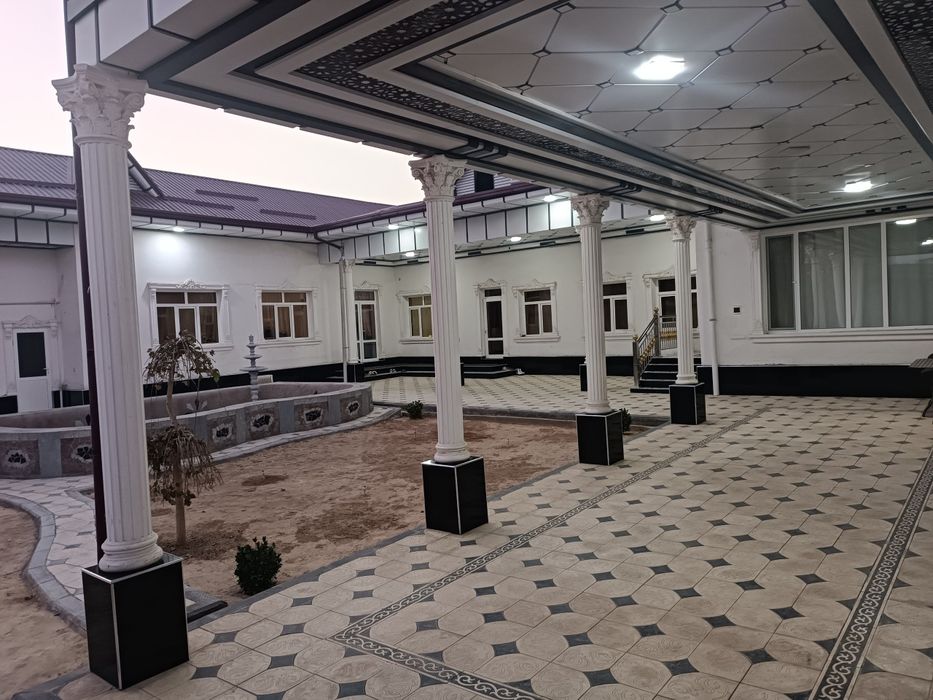 Uy sotiladi 4 ta books bilan