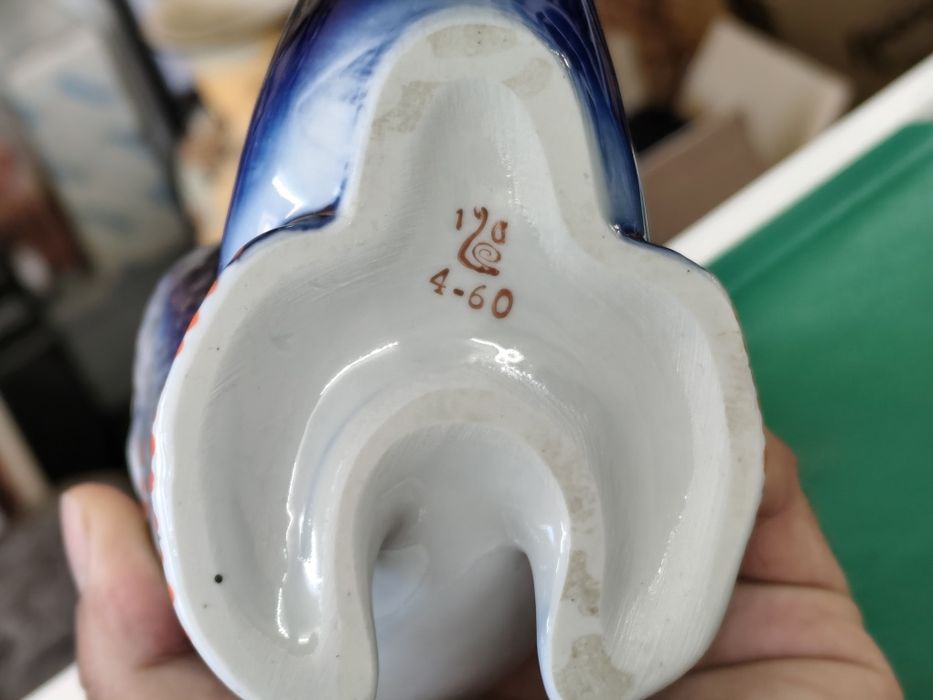 Руска порцеланова бутилка риба