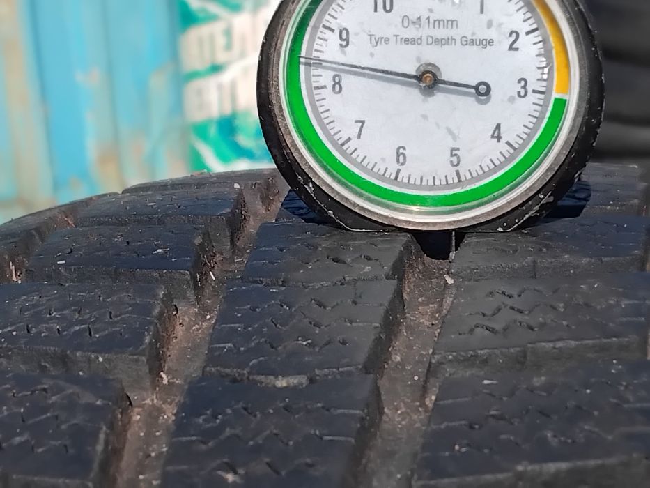 Гуми 205 65 16 C Ц Roadstone от Мишелин. Налични са 2 броя - нов внос.