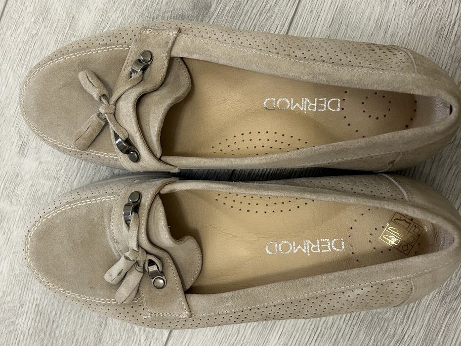 Нови обувки от естествен велур