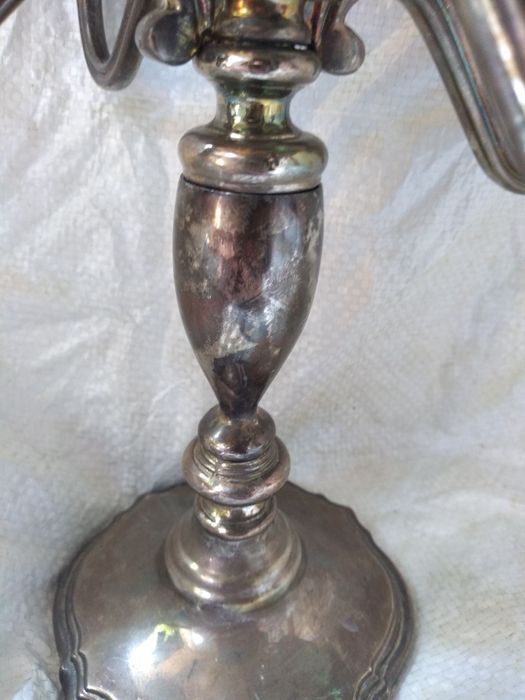 Красив стар свещник от бронз .