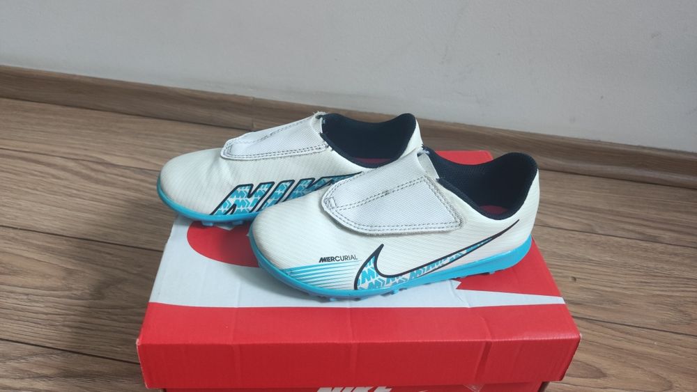 Ghete de fotbal copii Nike