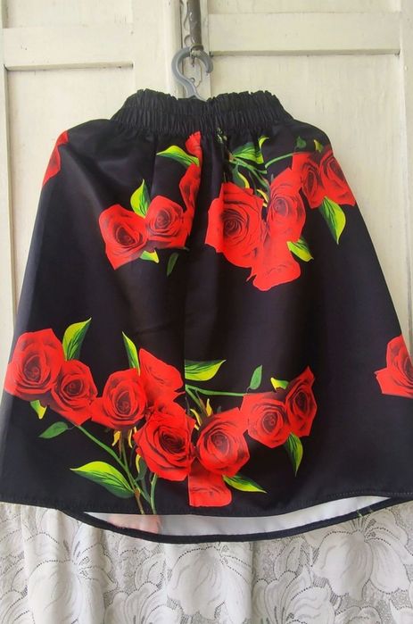 Юбка Черная с красными розами