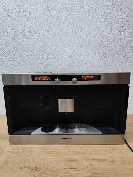 Кафе машина за вграждане Miele