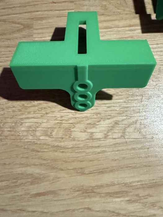 3D принтирани приспособления за мебелен монтаж