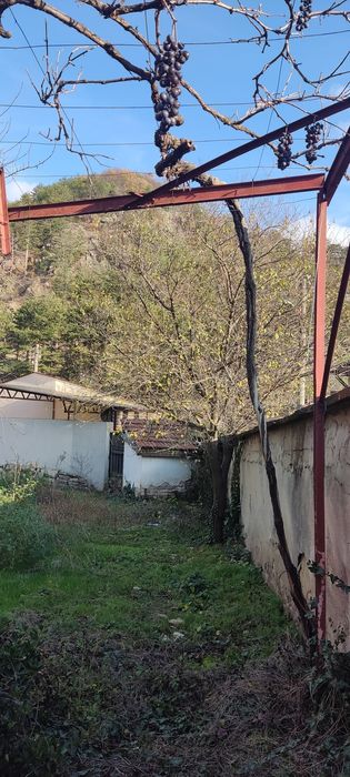 Малка къща в село Енина