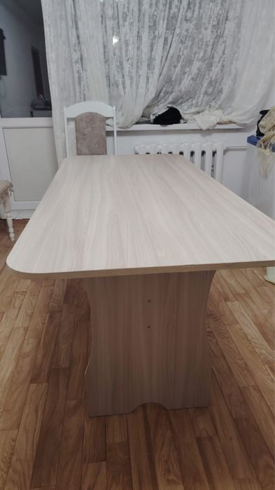 Продам стол.