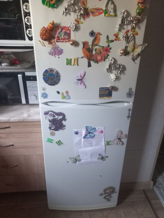 Продаются практически новый холодильник