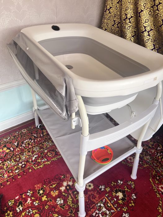 Пеленальный столик и ванночка с датчиком для температуры воды