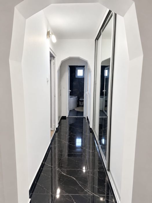 Ap. 3 camere M 17 etaj 4/4 str Argesului. Se vinde mobilat si utilat complet. Centrala termica,aer conditionat,usi si geamuri termopan,izolatie ext.