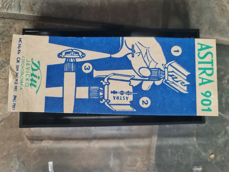 Aparat de ras Astra 901