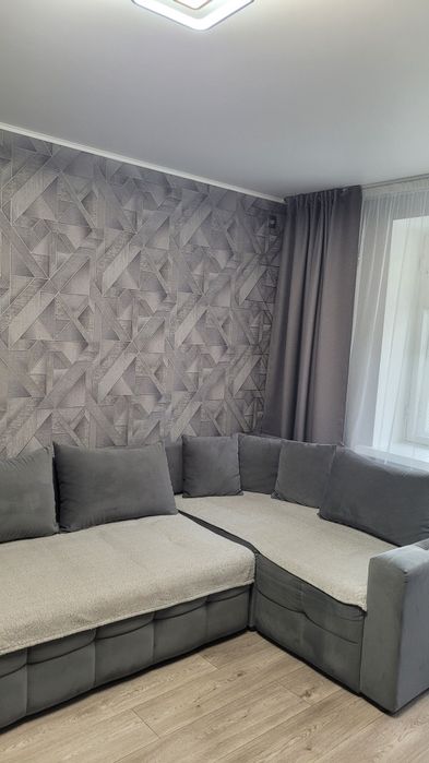 Поклейка обоев качественно.