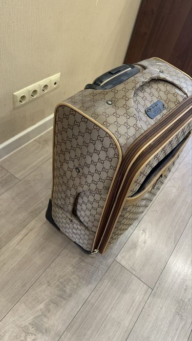 Чемодан большой на 20-27кг