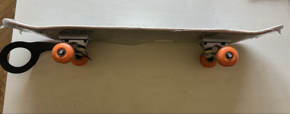 Vand skateboard nou, nedesfacut, la pret bun.